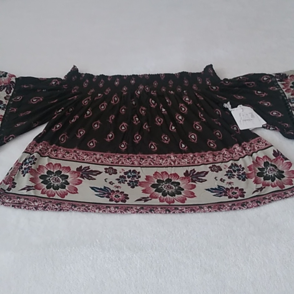 Coco + Jaimeson Off the Shoulder Top - Picture 2 of 8